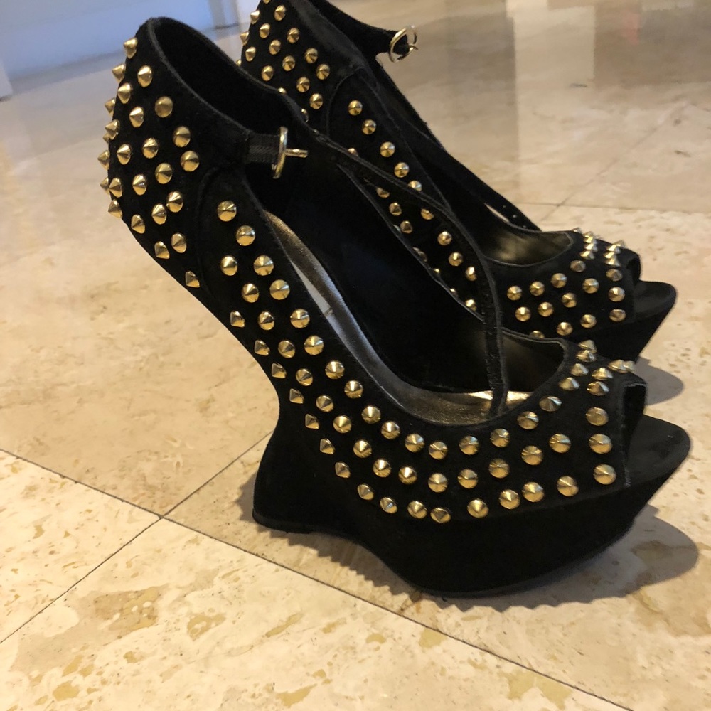 Steve Madden size seven crazy wedge